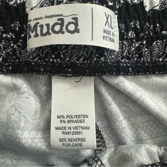 Mudd Shorts Size XL Junior Drawstring Pockets Black/White elephant print - Picture 3 of 4